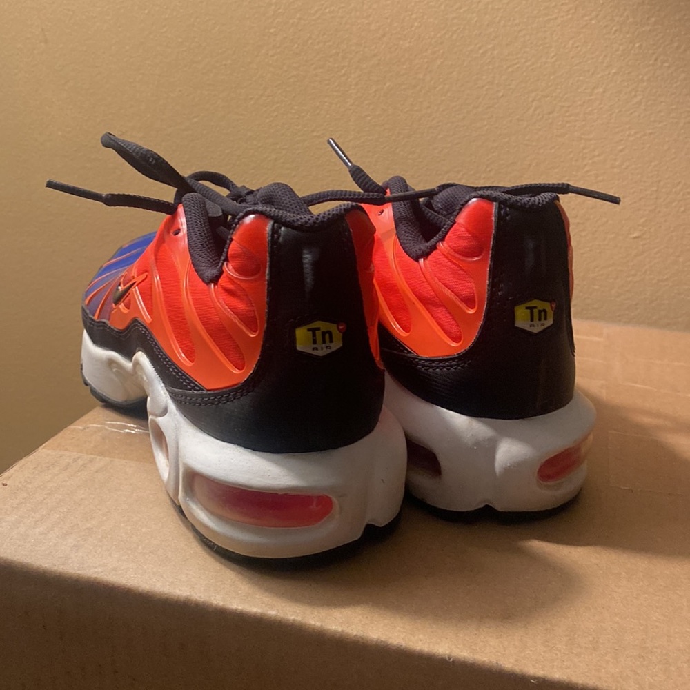 Nike Air Max Plus Gradient Total Crimson Sneakers, Size: 7½ (GS - 6) - Picture 4 of 6